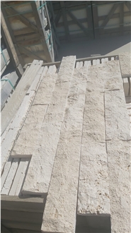 Light Mix Travertine Split Face And Tumbled Stone Veneer