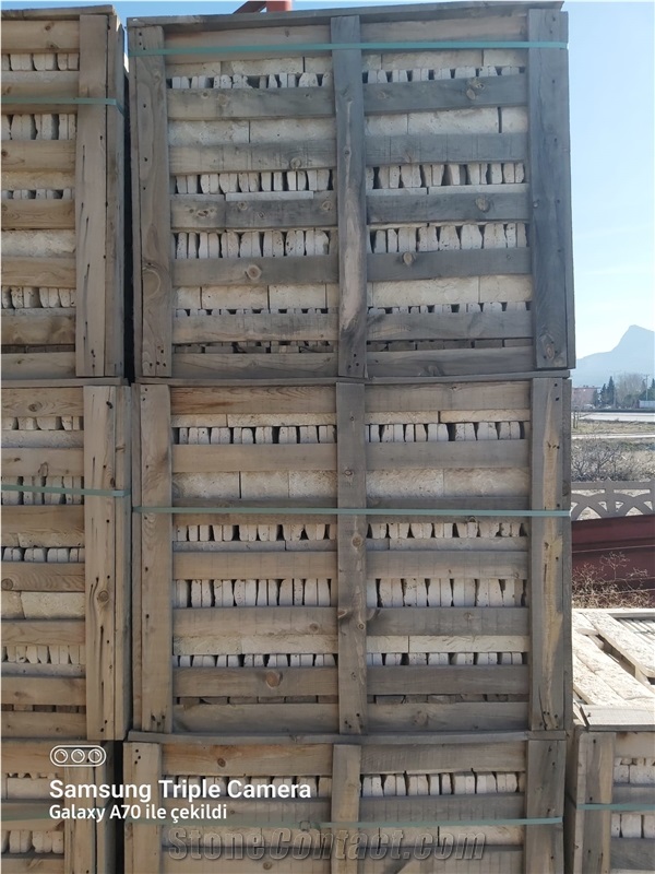 Light Mix Travertine Split Face And Tumbled Stone Veneer