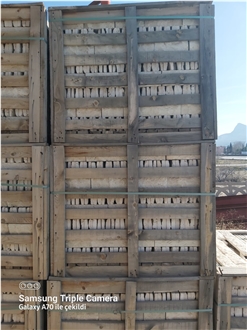Light Mix Travertine Split Face And Tumbled Stone Veneer