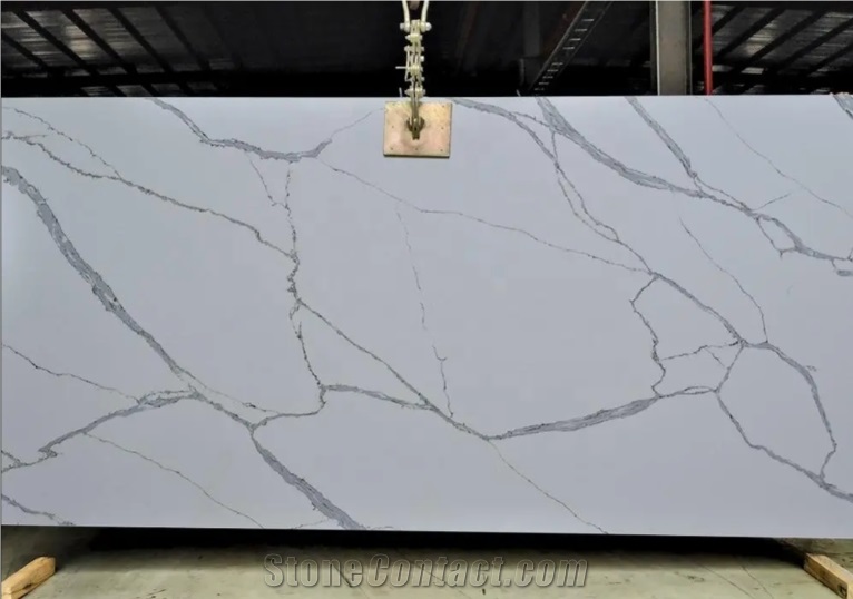 White Quality-Ensured Artificial Calacatta Quartz Slabs For Kitchen