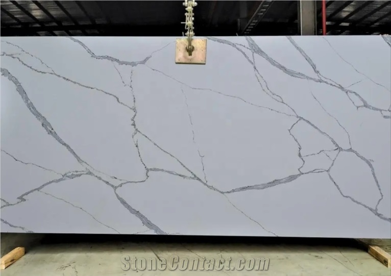White Quality-Ensured Artificial Calacatta Quartz Slabs For Kitchen