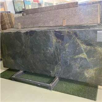 Golden Lightning Granite Slabs