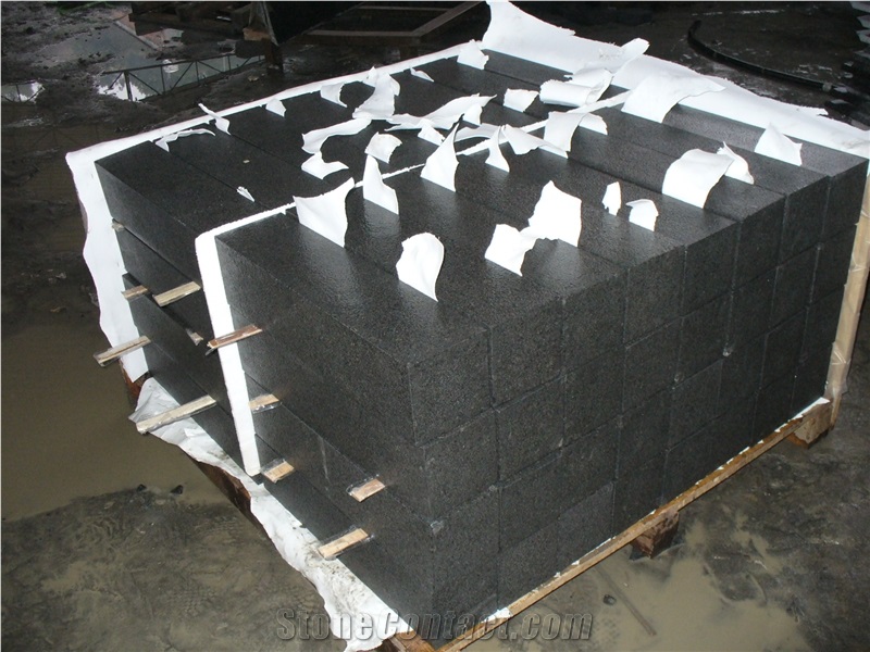 G684 Black Granite Chiseled Kerbstones
