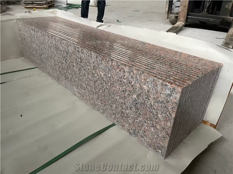 Maple Red Granite/G562 Granite Stairs
