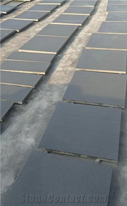 Dark Grey Bluestone Paving Stone