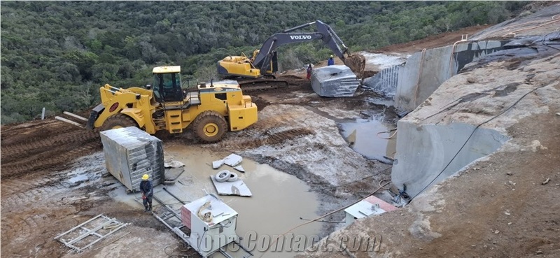 Sable Black Granite Quarry