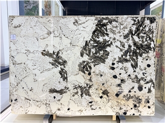 Alpinus Big Crystal With Luxurious Polished Slabs