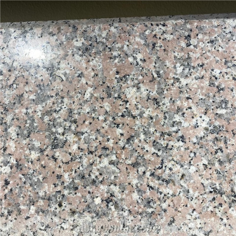 Rosa Al Nasr Granite Slabs