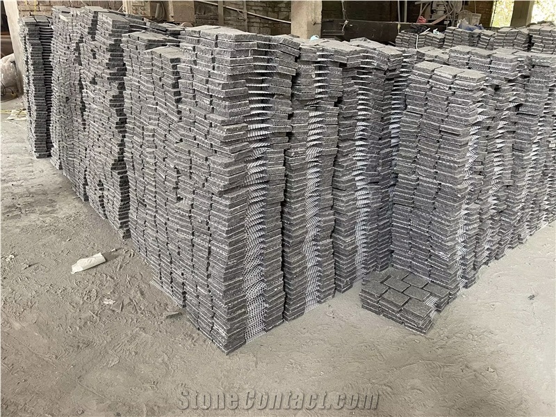 G684 Black Basalt Paving Setts