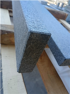 G684 Fuding Black Basalt Flamed Kerbstone