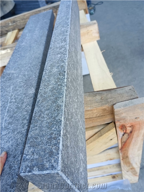 G684 Fuding Black Basalt Flamed Kerbstone