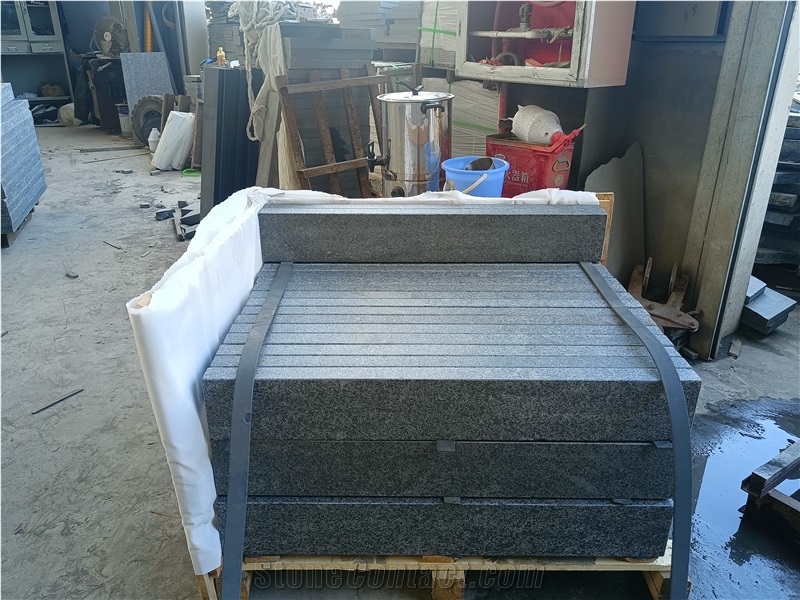 G684 Fuding Black Basalt Flamed Kerbstone