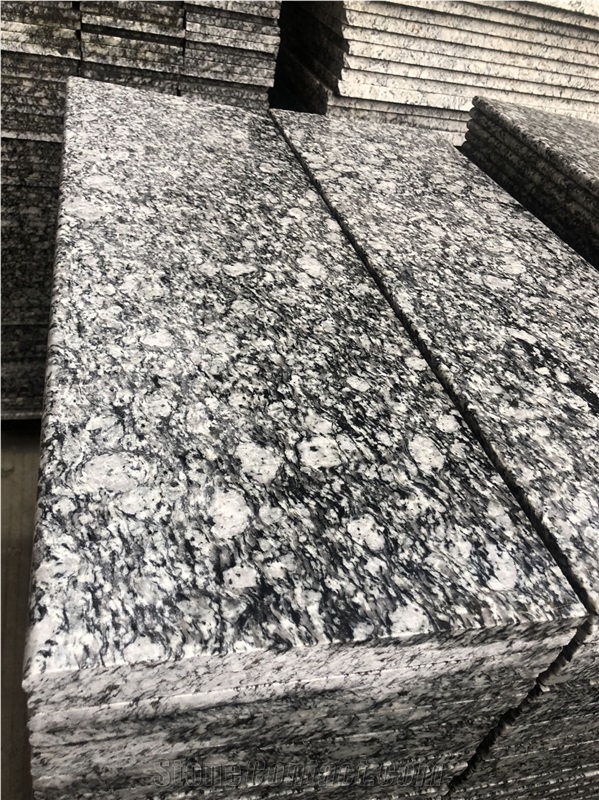Spray White Granite Slabs