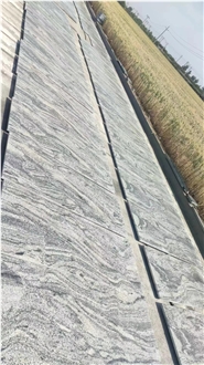 China Juparana Granite Floor Tiles Flamed Surface