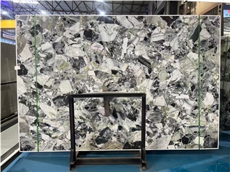 China Emerald Marble Slab For Cutting Floor Tiles