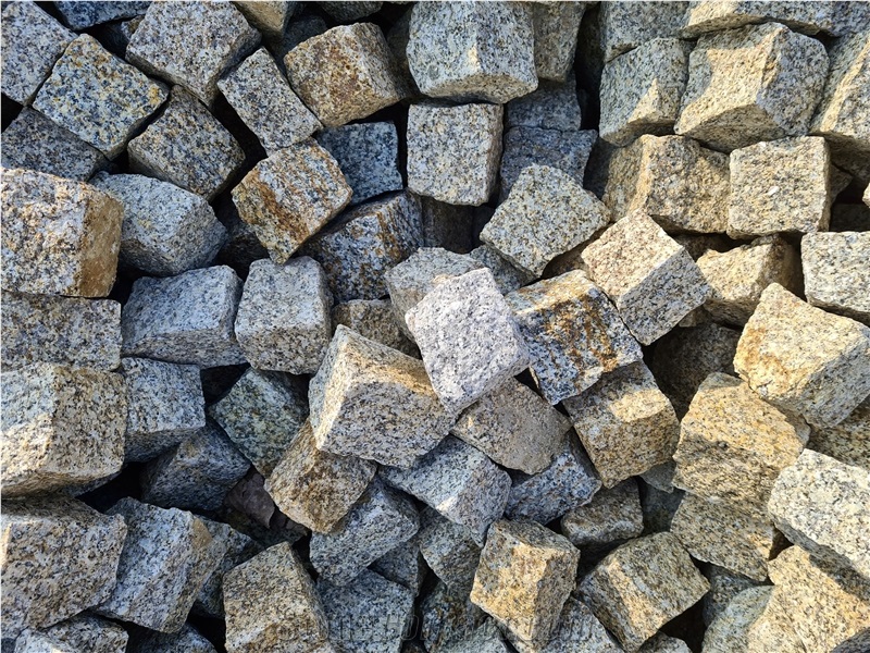 Grey-Yellow Granite Cobblestones Rough-Split