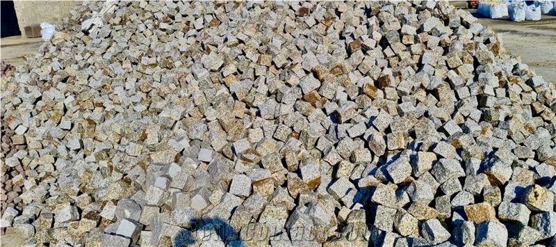 Grey-Yellow Granite Cobblestones Rough-Split