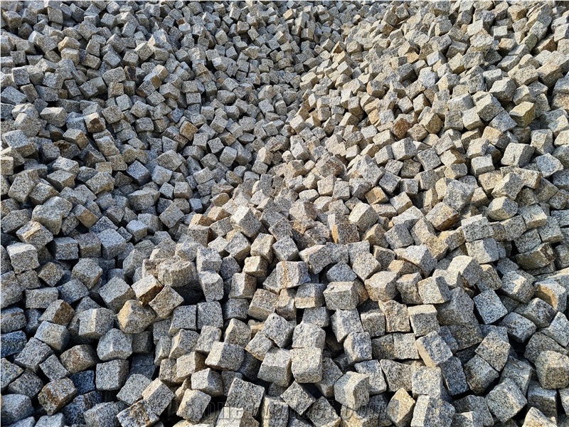 Grey-Yellow Granite Cobblestones Rough-Split