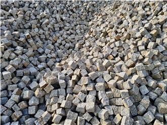 Grey-Yellow Granite Cobblestones Rough-Split