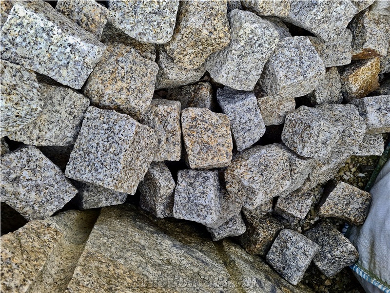 Grey-Yellow Granite Cobblestones Rough-Split