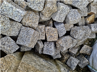 Grey-Yellow Granite Cobblestones Rough-Split