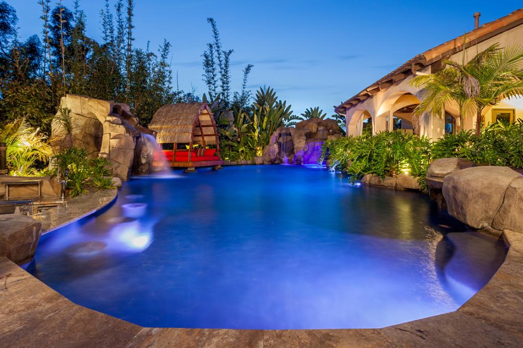 Distinguished Pools Inc.