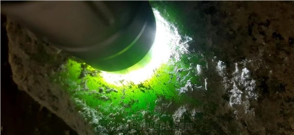 green nephrite stone