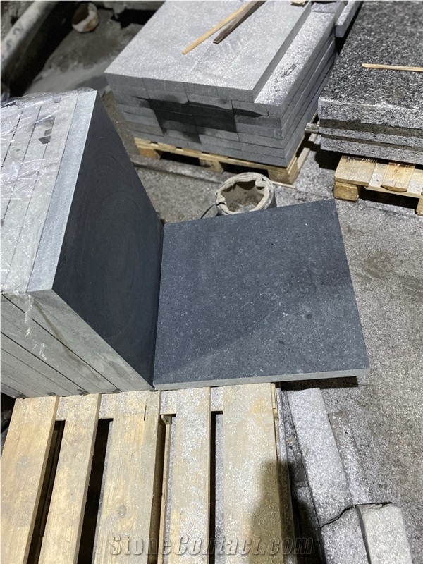 Kometa Black Granite Slabs