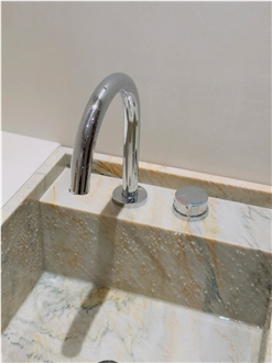 Custom Calacatta Macaubas Quartzite Bathroom Countertop
