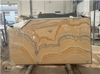 Onice Miele Slabs