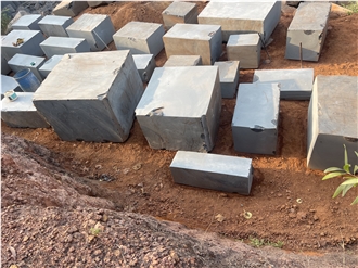 MU Black Granite Blocks From Quarry
