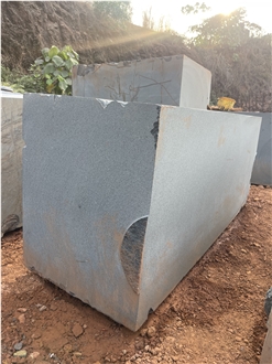 MU Black Granite Blocks From Quarry