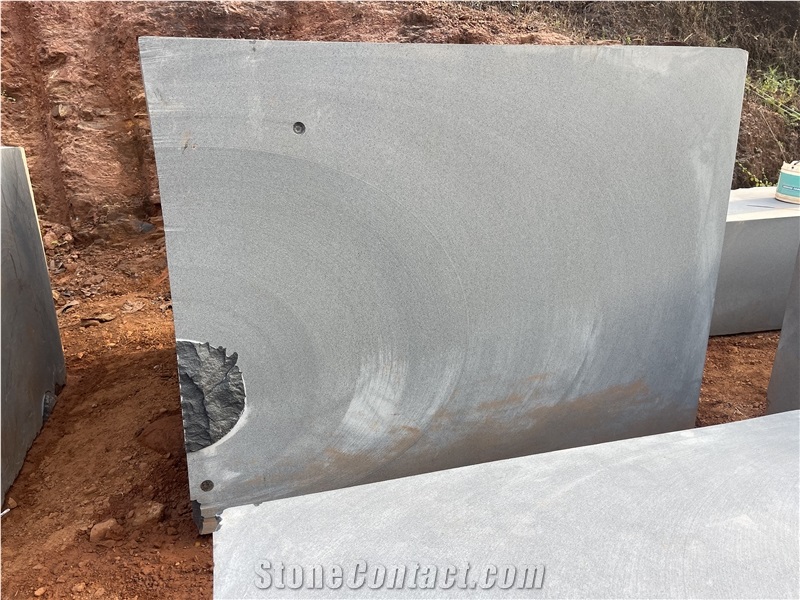 MU Black Granite Blocks From Quarry
