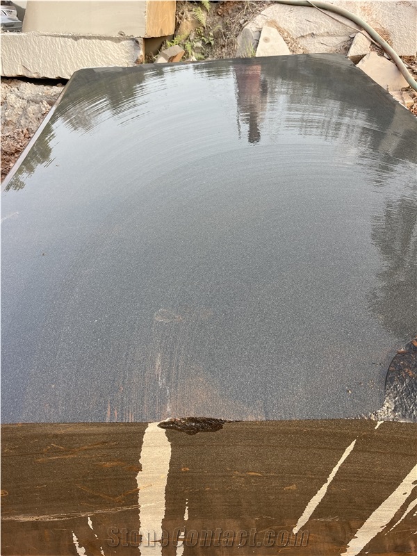MU Black Granite Blocks From Quarry
