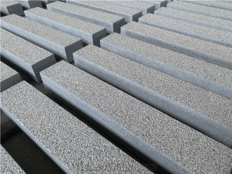 Porphyry Paving Stone Exhibiting Anti - Slip Surface