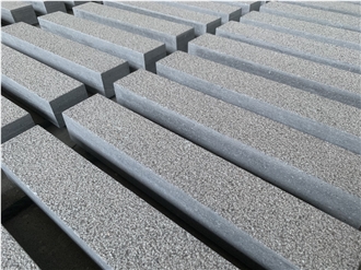 Porphyry Paving Stone Exhibiting Anti - Slip Surface