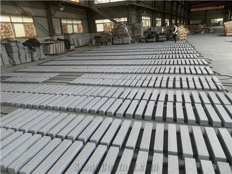 Porphyry Paving Stone Exhibiting Anti - Slip Surface