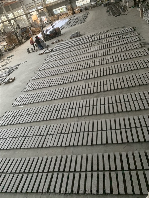Porphyry Paving Stone Exhibiting Anti - Slip Surface