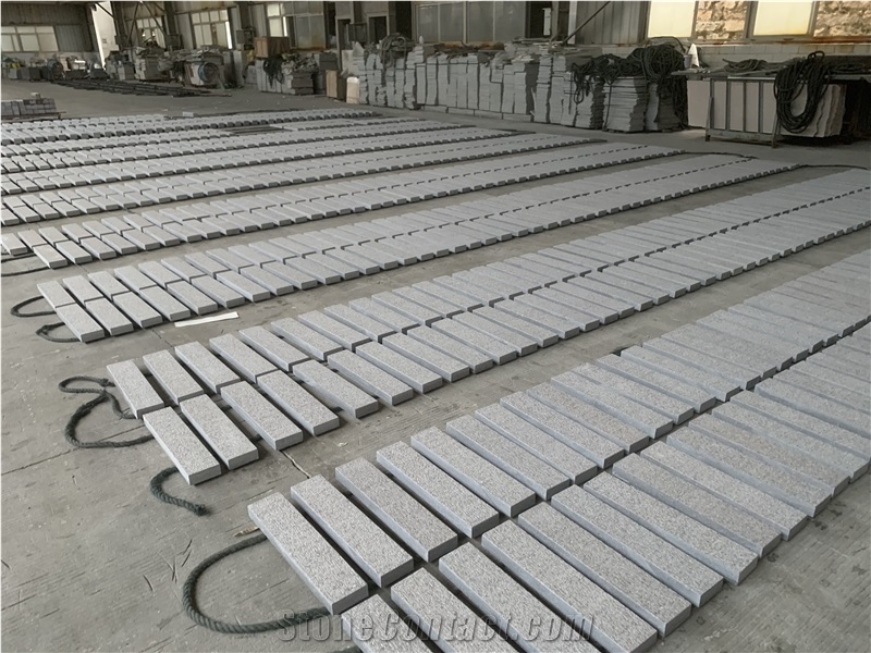 Porphyry Paving Stone Exhibiting Anti - Slip Surface