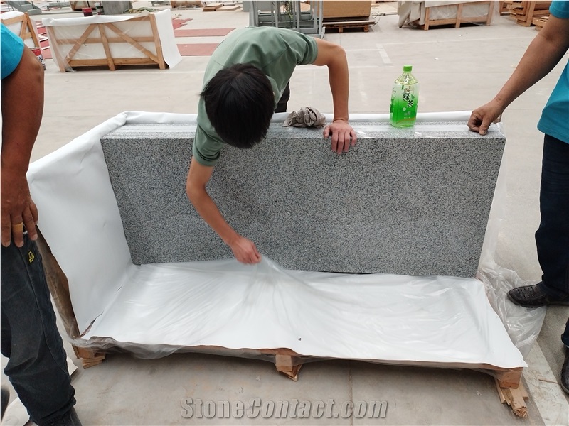 Padang Cristal Granite Slabs: Elegant White With Gray Veins