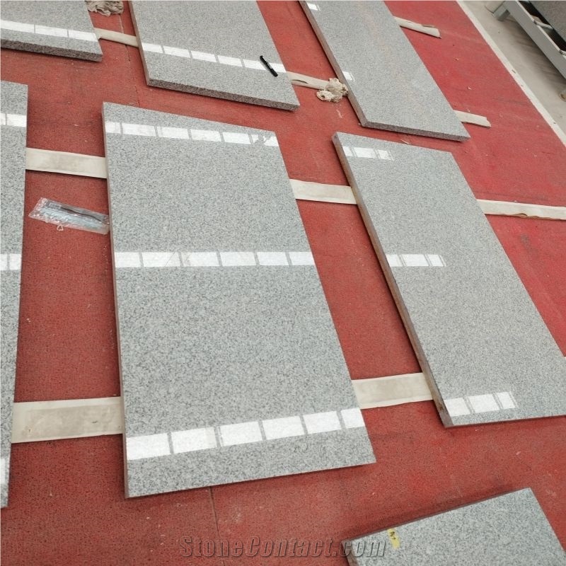 Padang Cristal Granite Slabs: Elegant White With Gray Veins