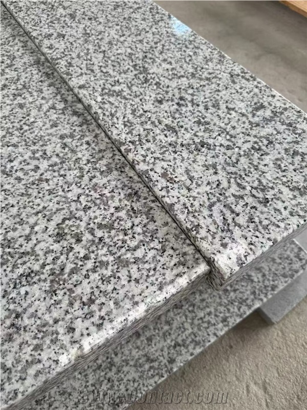 High Quality China Durable Solemn Granite Tombstone