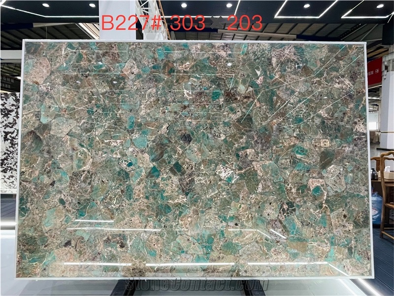 Amazonita Granite Tiles Featuring Mottled Color Clusters