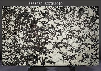 Splendor White Granite Slabs Featuring Layered Color