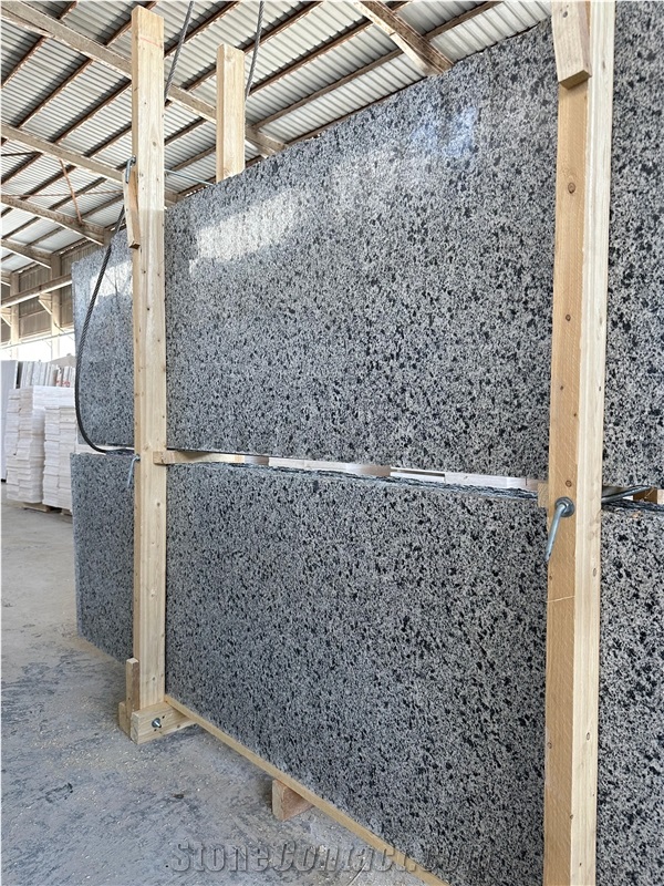 New Halayeb Granite Slabs