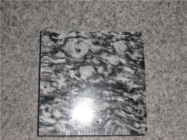 Spray White Nature Granite Slabs