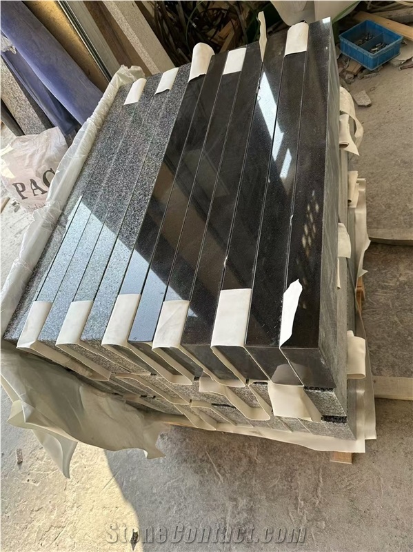 Black Granite Tombstone European Style Simple Curve Design