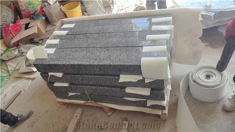 Black Granite Tombstone European Style Simple Curve Design