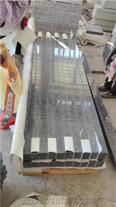 Black Granite Tombstone European Style Simple Curve Design