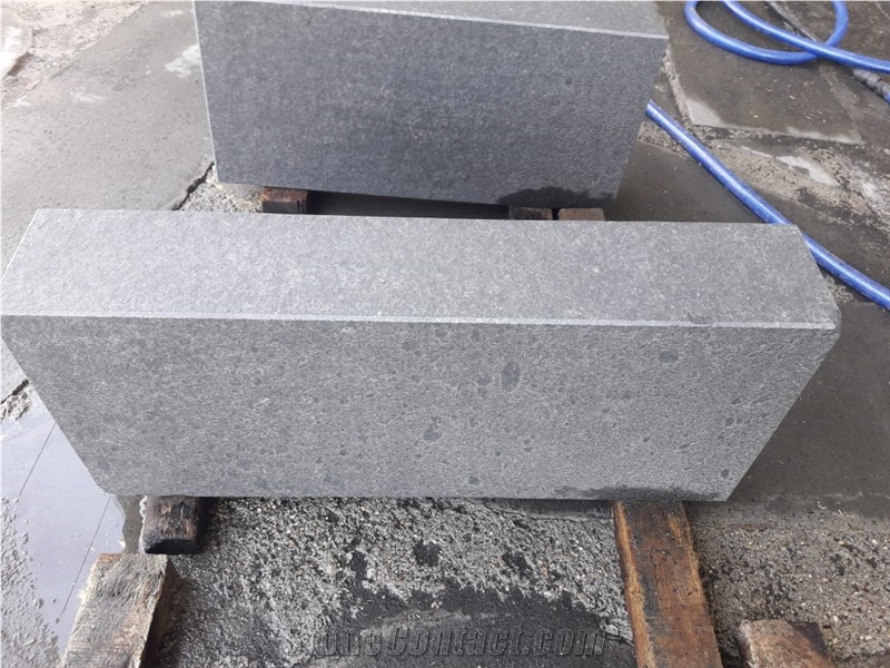 Black Basalt Urban Curbstone
